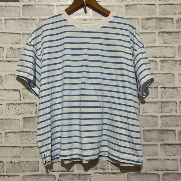 Women’s Old Navy white/blue vertical stripe short sleeve t-shirt, XL - Picture 1 of 4